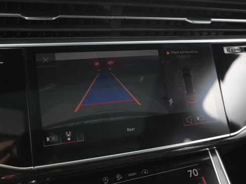 Used 2021 Audi Q7 3.0T Premium image 22