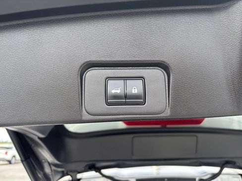 Used 2025 Nissan Rogue SV FWD image 22