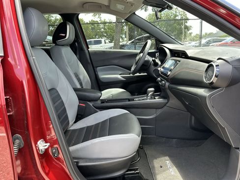 Used 2023 Nissan Kicks SR w/ SR Premium Package FWD image 9