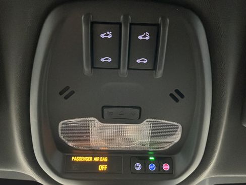 Used 2024 Chevrolet Trax RS w/ Sunroof Package FWD image 32
