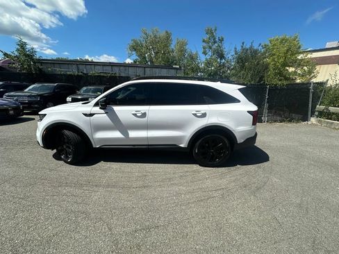 Used 2023 Kia Sorento S w/ Panoramic Sunroof Package AWD/4WD image 3