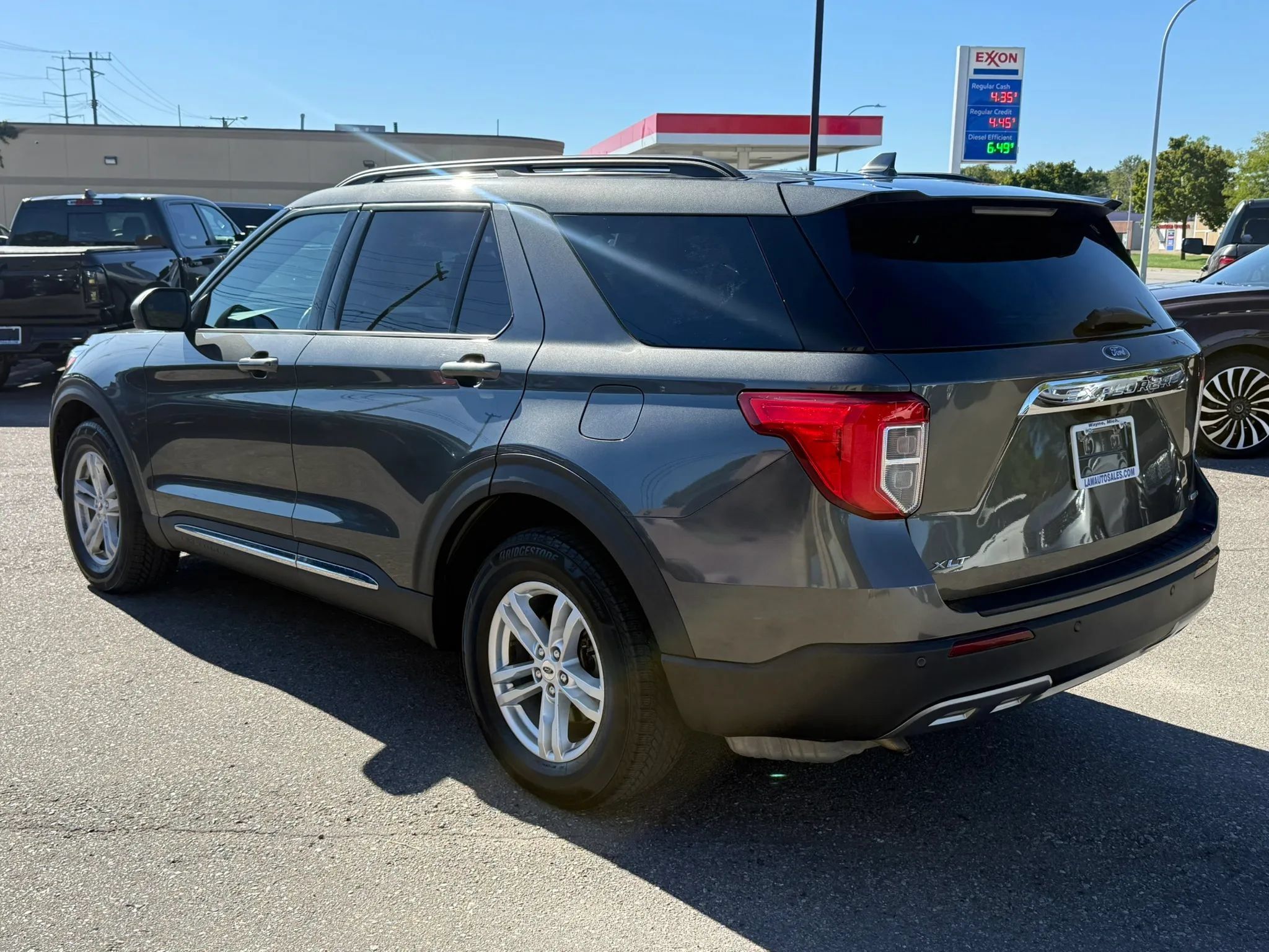 Used 2020 Ford Explorer XLT w/ Equipment Group 202A AWD/4WD image 7