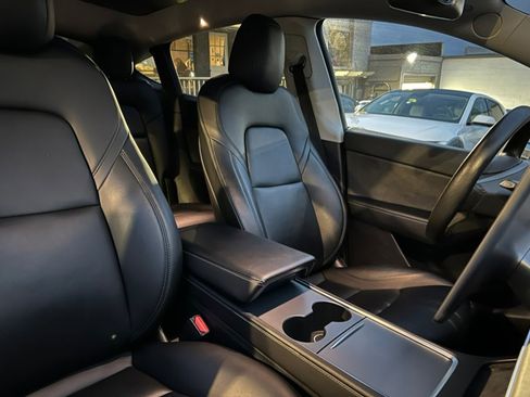 Used 2021 Tesla Model Y Long Range image 34