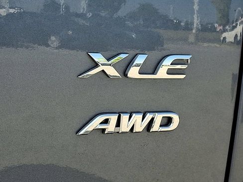 Used 2025 Toyota Corolla Cross XLE AWD/4WD image 11