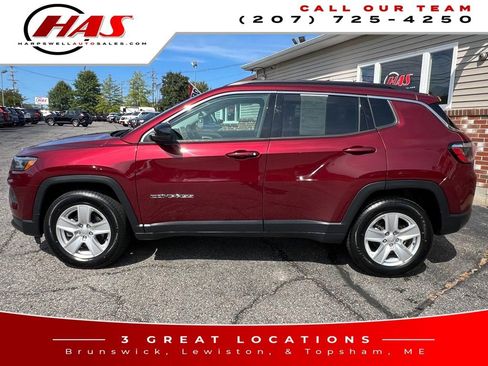 Used 2022 Jeep Compass Latitude image 3