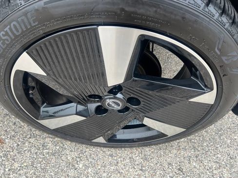 Certified 2025 Nissan Kicks SR AWD/4WD image 45