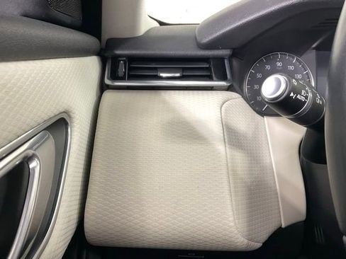 Used 2018 Land Rover Range Rover Velar S image 20