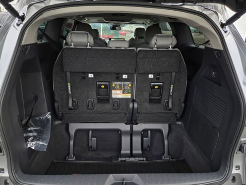 Certified 2026 Toyota Sienna XLE FWD image 26