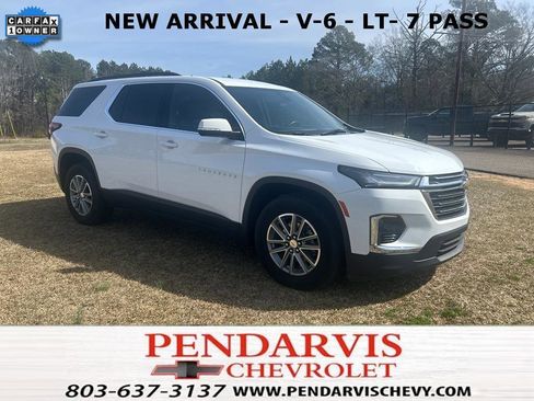 Used 2023 Chevrolet Traverse LT image 1