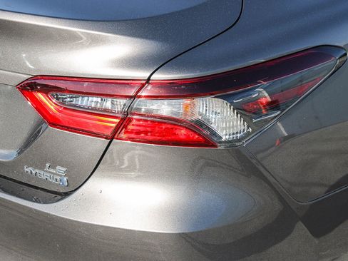 Used 2021 Toyota Camry LE image 10