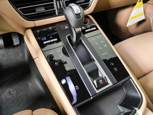 New 2026 Porsche Macan AWD/4WD image 27