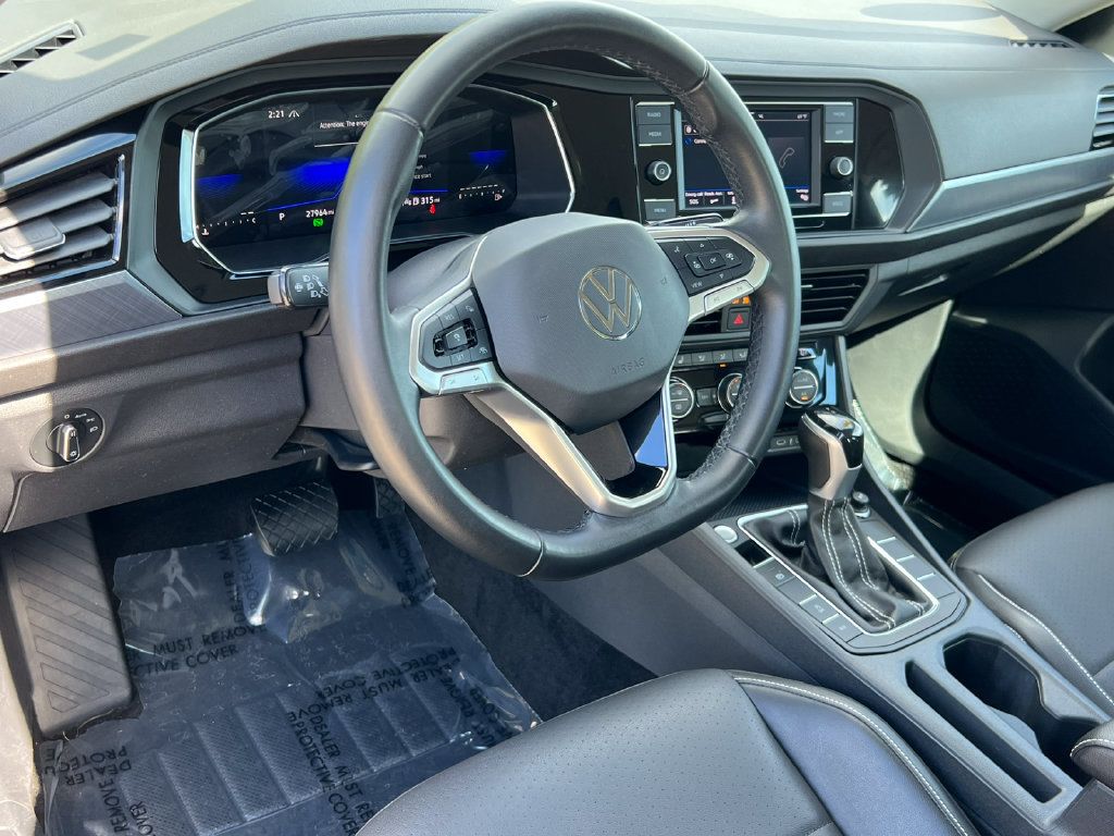 Used 2023 Volkswagen Jetta SE FWD image 17
