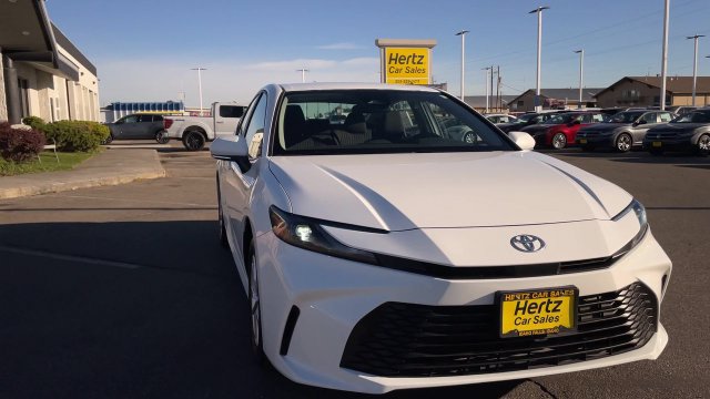Used 2025 Toyota Camry LE AWD/4WD image 5