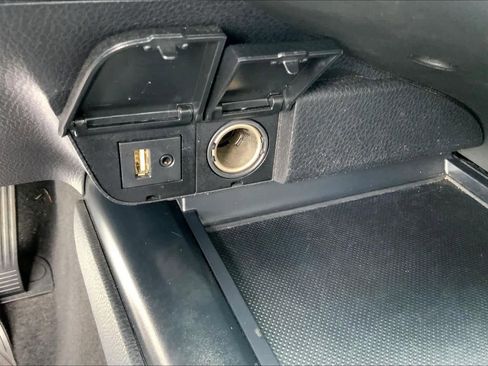 Used 2019 Toyota Camry SE w/ Convenience Package image 32