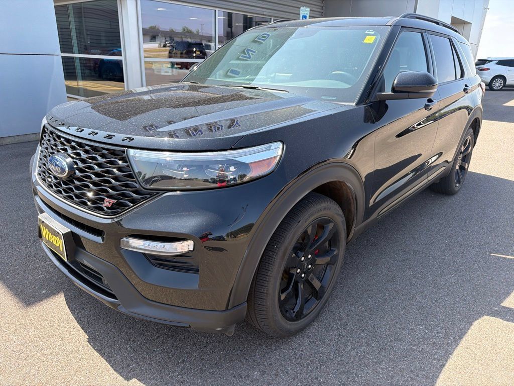Used 2024 Ford Explorer ST w/ Equipment Group 401A AWD/4WD image 2