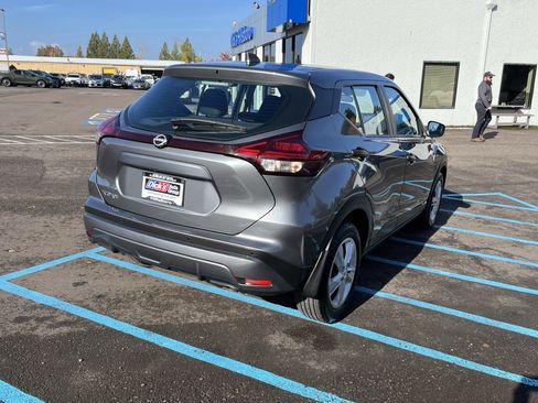 Used 2025 Nissan Kicks Play S image 5