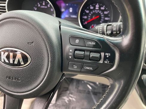 Used 2017 Kia Sedona LX w/ LX Essentials Premium Package FWD image 72