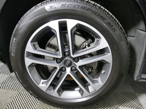 Certified 2025 Audi Q5 Premium w/ Convenience Package AWD/4WD image 9