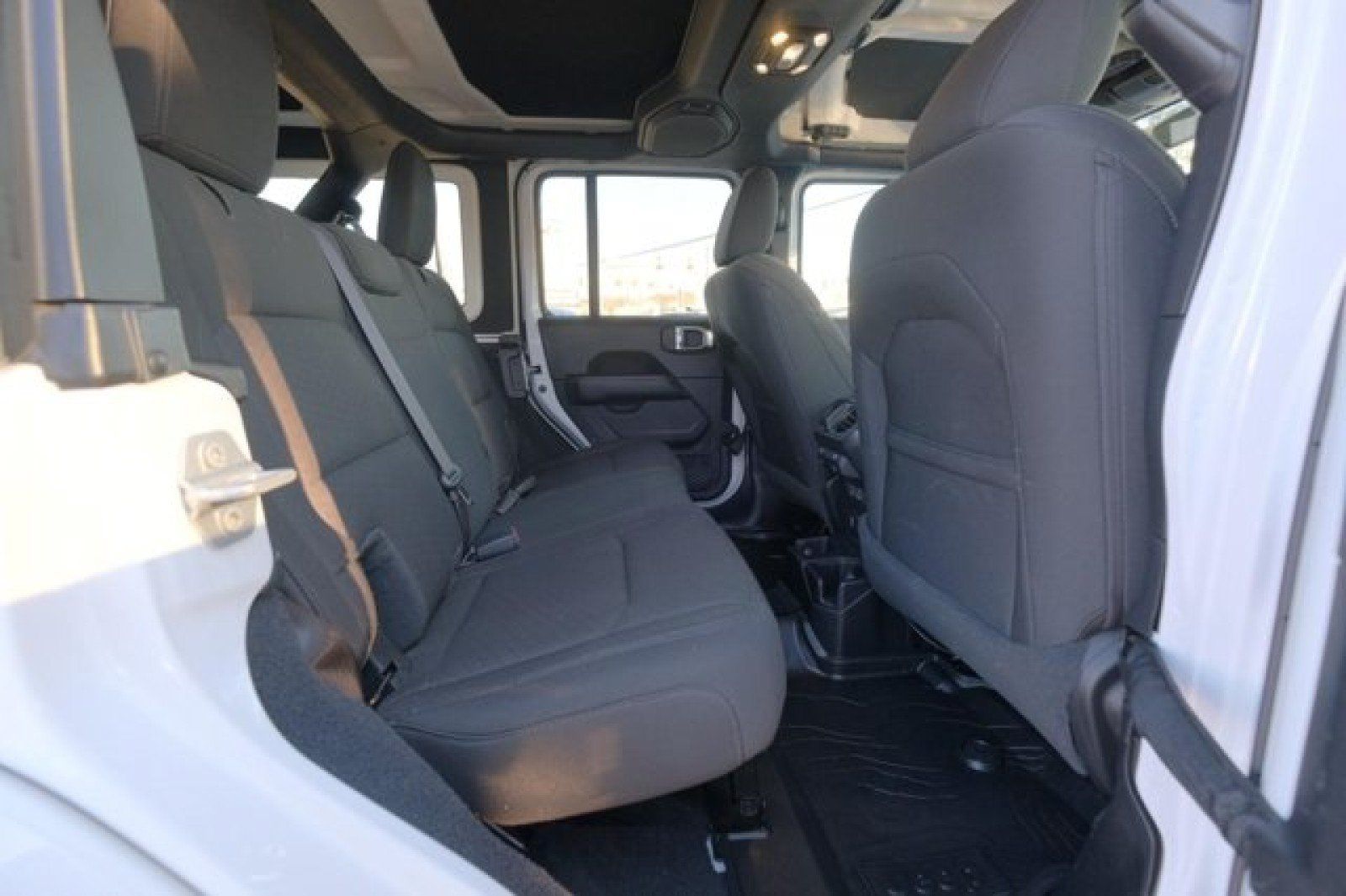 Used 2020 Jeep Wrangler Unlimited Sahara AWD/4WD image 17