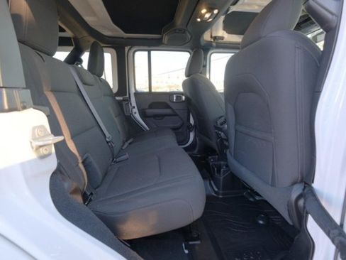 Used 2020 Jeep Wrangler Unlimited Sahara AWD/4WD image 17