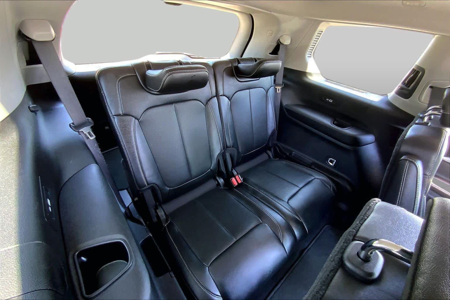 Used 2023 Jeep Grand Cherokee L Limited w/ Luxury Tech Group II RWD image 32