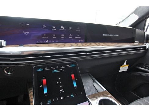 New 2026 Cadillac Escalade Platinum Sport w/ LPO, ONYX Package AWD/4WD image 17