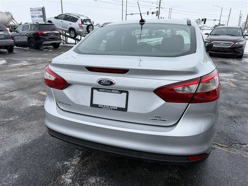 Used 2014 Ford Focus SE w/ SE Winter Package image 4