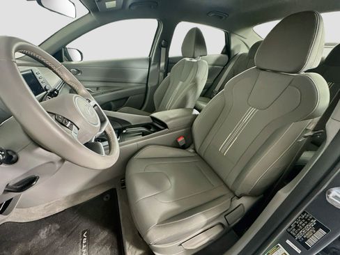 Used 2025 Hyundai Elantra Sport FWD image 13