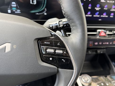 Used 2023 Kia Niro EX w/ EX Cold Weather Package FWD image 29