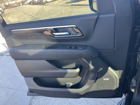 New 2026 Chevrolet Suburban Premier AWD/4WD image 38