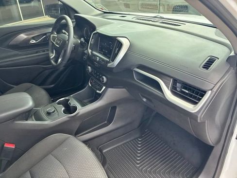 Used 2024 GMC Terrain SLE w/ Elevation Edition FWD image 12