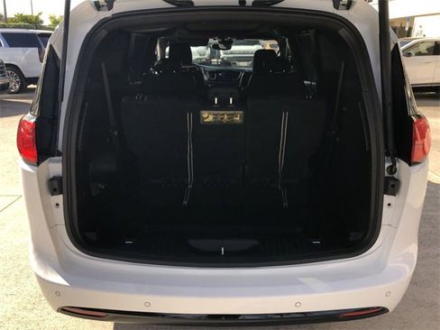 Used 2019 Chrysler Pacifica Touring-L Plus w/ Advanced Safetytec Group image 33