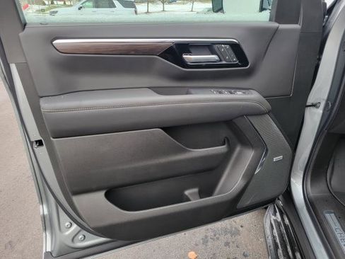 New 2026 Chevrolet Suburban Premier image 19