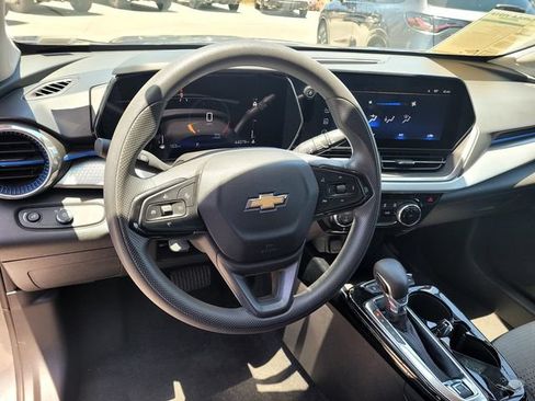 Used 2024 Chevrolet Trax LT FWD image 9