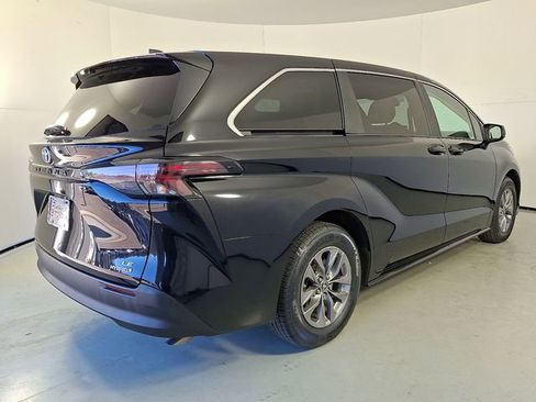 Certified 2024 Toyota Sienna LE image 6