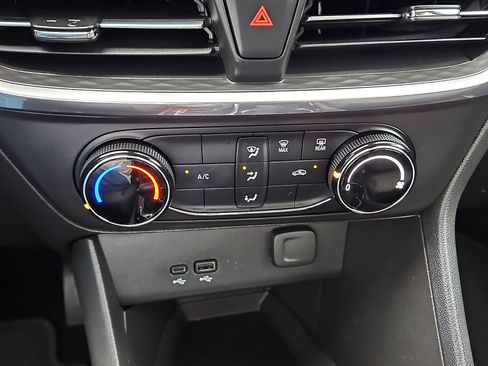 Used 2025 Buick Encore GX Preferred FWD image 15