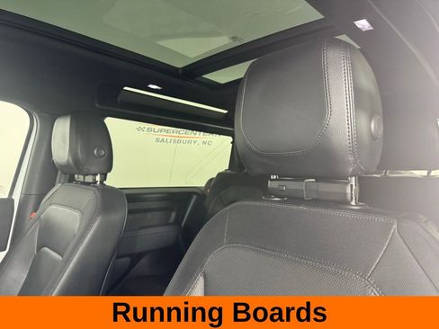 Used 2023 Land Rover Defender 90 X-Dynamic SE image 12