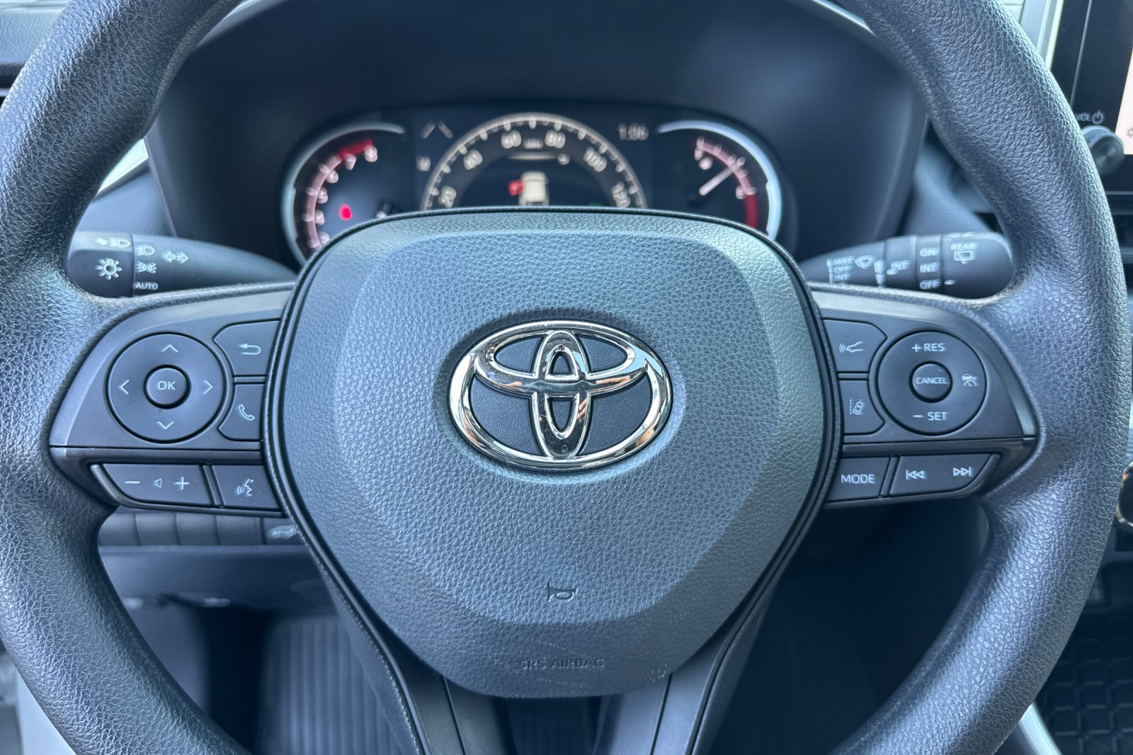 Used 2024 Toyota RAV4 XLE w/ Convenience Package FWD image 28