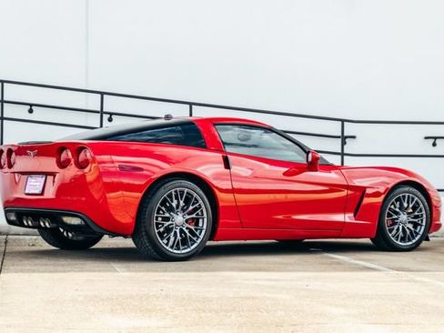 Used 2005 Chevrolet Corvette Coupe w/ Preferred Equipment Group RWD image 3
