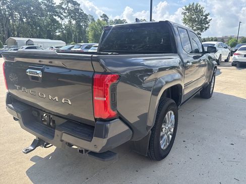 Used 2025 Toyota Tacoma Limited AWD/4WD image 4