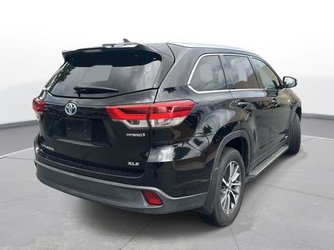 Used 2019 Toyota Highlander XLE AWD/4WD image 6