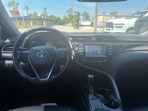 Used 2019 Toyota Camry SE FWD image 10