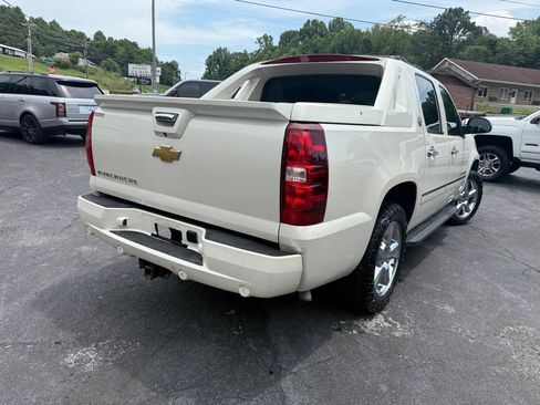 Used 2013 Chevrolet Avalanche LTZ AWD/4WD image 6