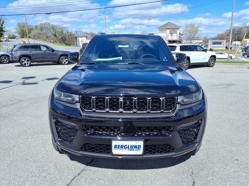 New 2026 Jeep Grand Cherokee Limited Reserve image 9