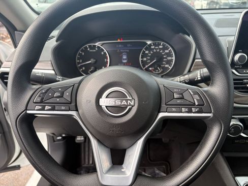 Used 2025 Nissan Altima 2.5 SV image 28