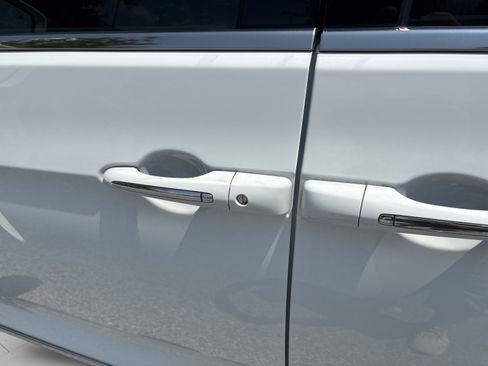 Used 2019 Chrysler Pacifica Limited w/ Advanced Safetytec Group FWD image 33