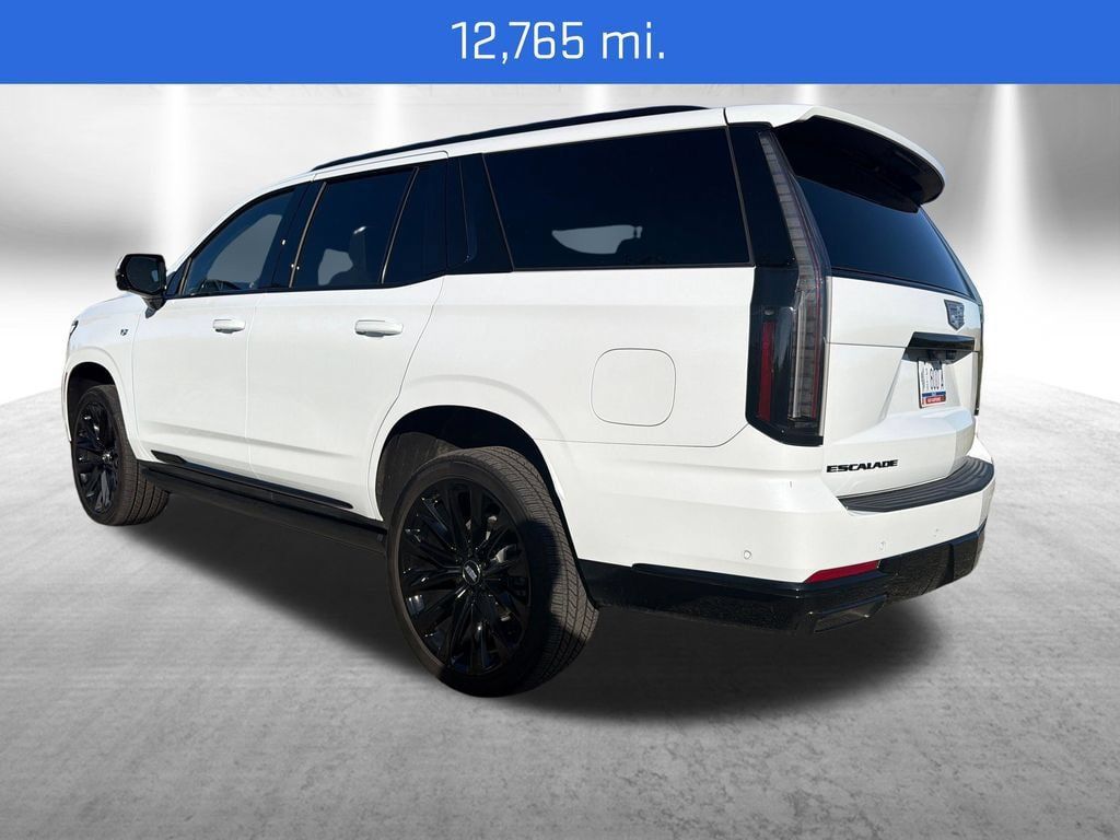 Used 2026 Cadillac Escalade Platinum Sport w/ LPO, ONYX Package AWD/4WD image 3