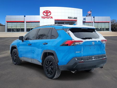 Used 2020 Toyota RAV4 LE image 2