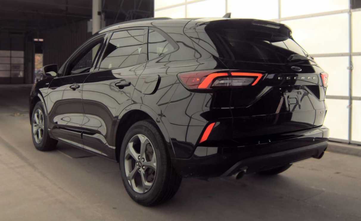Used 2023 Ford Escape ST-Line w/ Tech Pack #1 AWD/4WD image 7