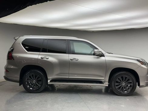 Used 2023 Lexus GX 460 Premium w/ Accessory Package AWD/4WD image 9